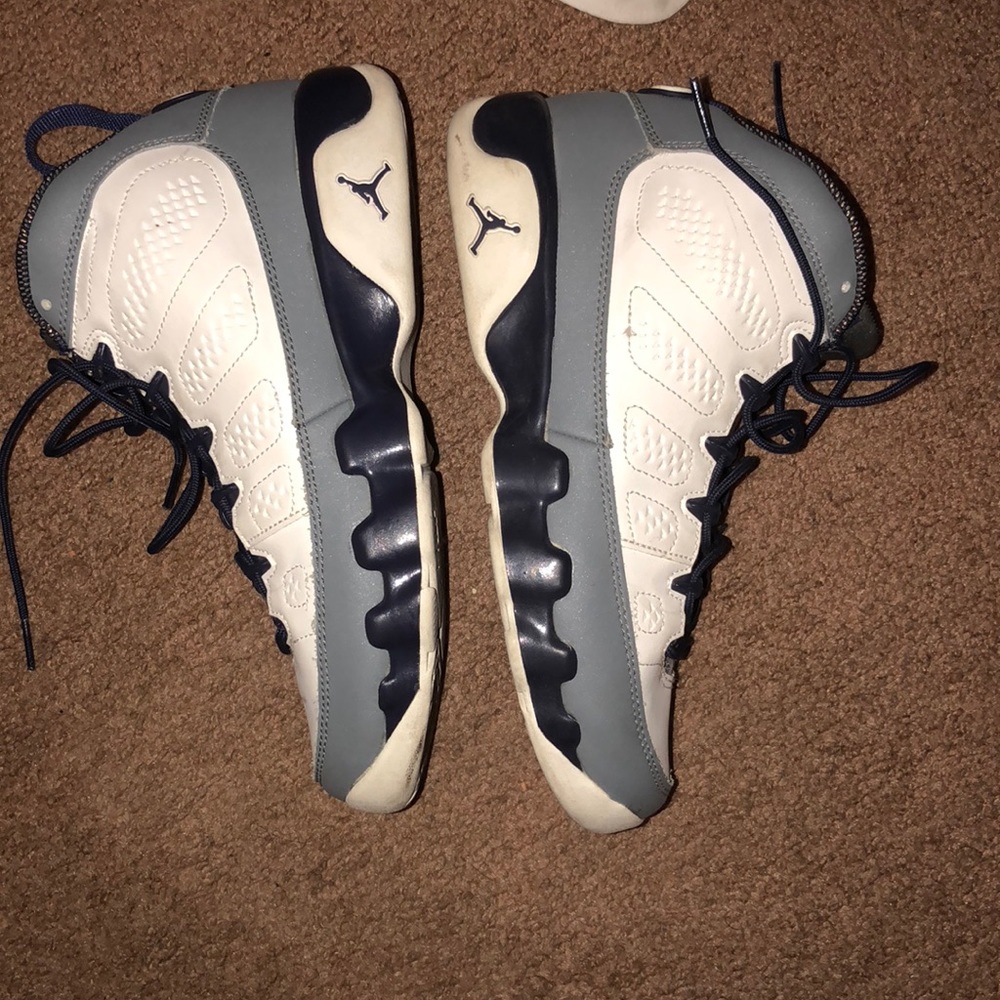 Retro 9 size 7 (big kids)